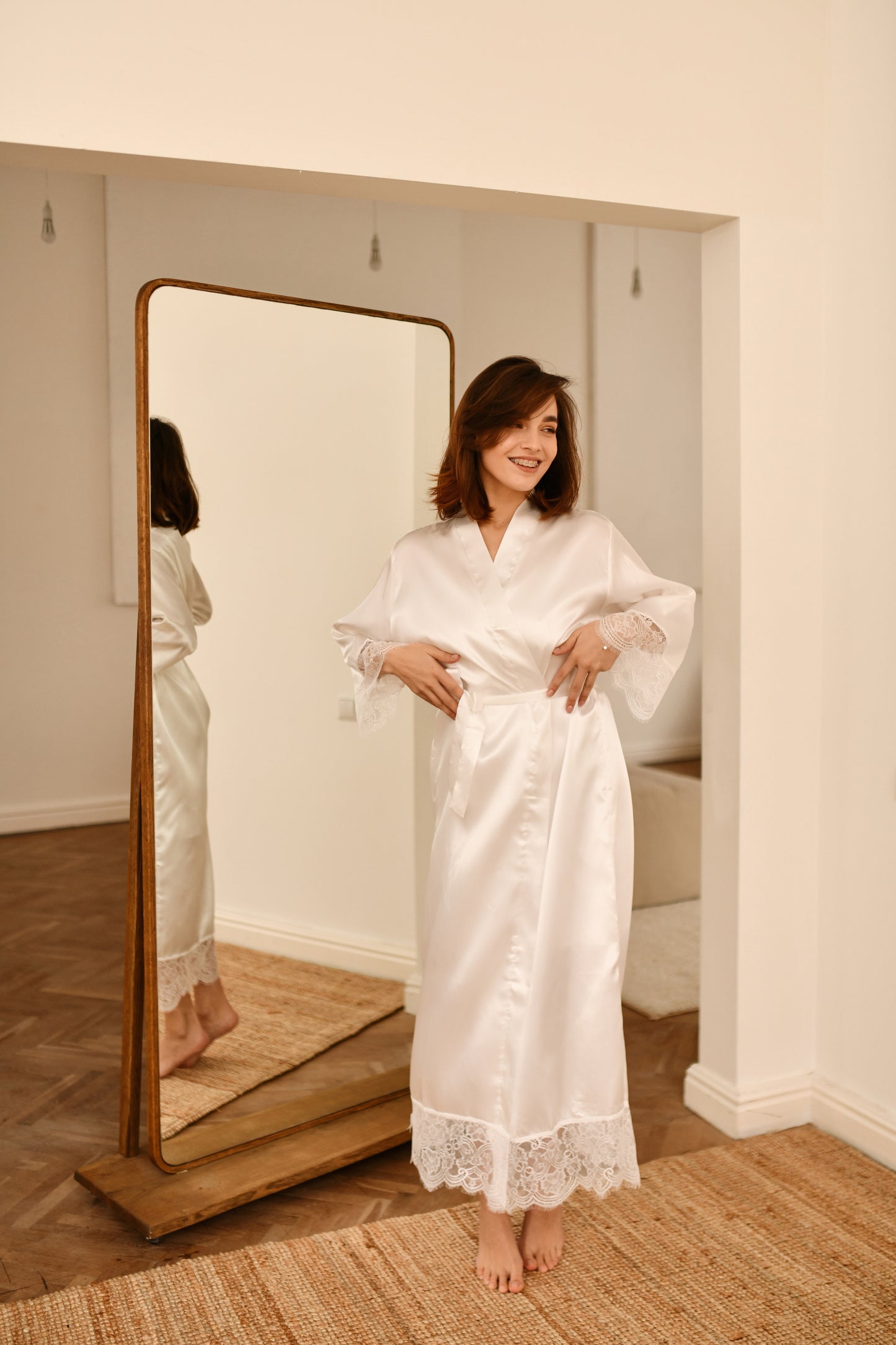 Langes Satin-Brautkleid mit Spitze