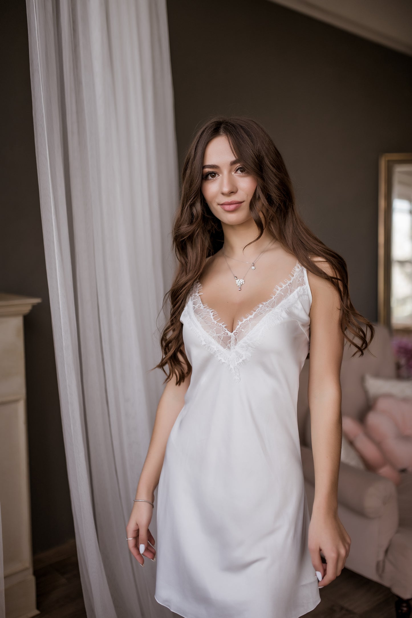 Brautkleid aus Seide mit Spitze, transparentes Nachthemd aus Seide